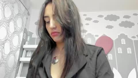 Snapshot of camilahunter__ chatting on January 15, 2025, 3:33 am Camila online show from January 15, 2025, 3:33 am