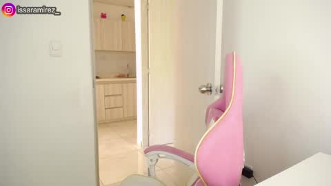 X IGcamiryan01 online show from May 7, 2026, 9:42 pm