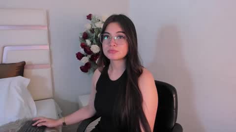 Camila online show from February 5, 2025, 10:33 pm