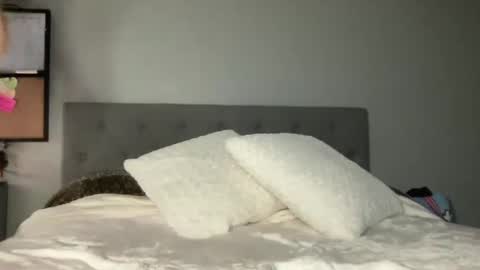 Camila Cruz online show from September 30, 2025, 1:43 am