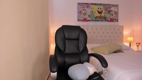   online show from November 7, 2025, 7:25 pm