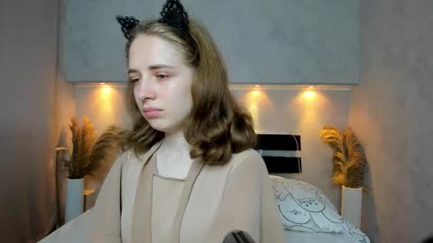 Camilla online show from September 17, 2025, 12:12 am