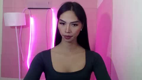 Camilla online show from March 9, 2025, 11:03 am