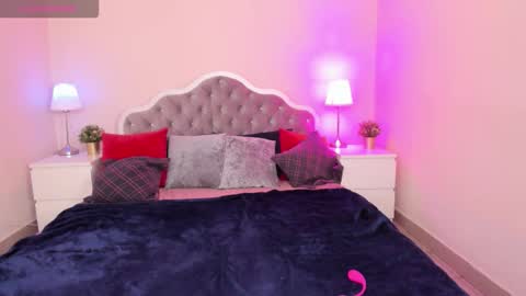 Snapshot of camilladreamer chatting on October 15, 2025, 4:18 pm camilladreamer online show from October 15, 2025, 4:18 pm