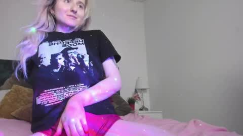 camilladreamer online show from April 10, 2026, 7:51 pm