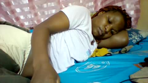 camillah_sweet online show from April 28, 2026, 11:43 pm