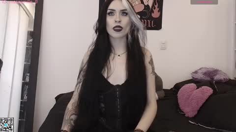 Snapshot of camille_666 chatting on October 27, 2025, 8:13 pm Camille online show from October 27, 2025, 8:13 pm