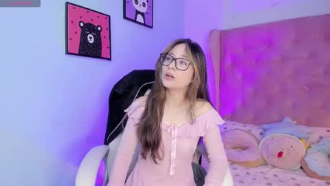 Snapshot of camille_eyes chatting on September 30, 2025, 12:32 pm camille online show from September 30, 2025, 12:32 pm