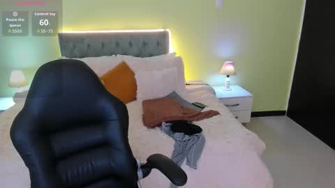 Snapshot of camille_olsen_ chatting on October 10, 2025, 11:20 am Camille online show from October 10, 2025, 11:20 am