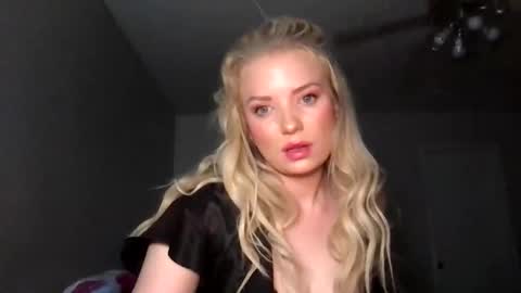 camilleclairexo online show from April 23, 2026, 6:58 am