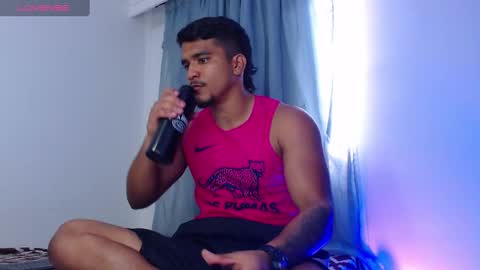 camilo_contre21 online show from December 18, 2024, 9:08 pm