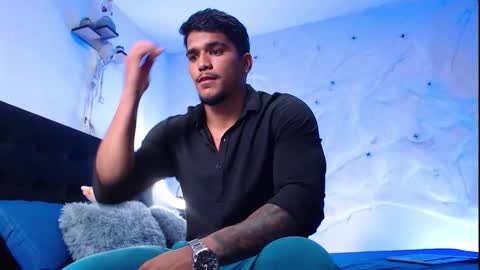 camilo_contre21 online show from October 15, 2025, 7:03 pm