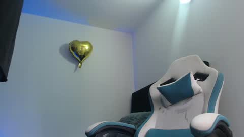 camilo_contre21 online show from June 19, 2026, 8:34 pm