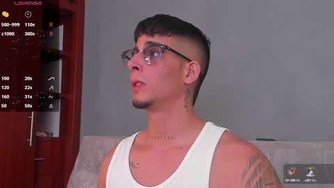 Snapshot of camilo_ospina_ chatting on December 25, 2024, 9:54 pm INDEPENDENT MODEL online show from December 25, 2024, 9:54 pm