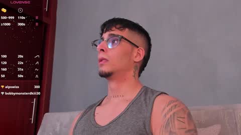 Snapshot of camilo_ospina_ chatting on January 19, 2025, 6:00 pm INDEPENDENT MODEL online show from January 19, 2025, 6:00 pm