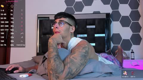 Snapshot of camilo_ospina_ chatting on February 6, 2025, 2:44 am INDEPENDENT MODEL online show from February 6, 2025, 2:44 am