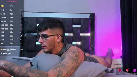 Snapshot of camilo_ospina_ chatting on March 5, 2025, 5:50 am INDEPENDENT MODEL online show from March 5, 2025, 5:50 am