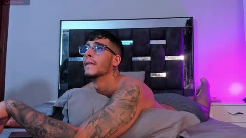 Snapshot of camilo_ospina_ chatting on March 5, 2025, 9:59 pm INDEPENDENT MODEL online show from March 5, 2025, 9:59 pm