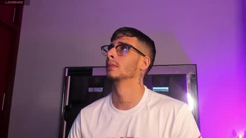 Snapshot of camilo_ospina_ chatting on March 7, 2025, 5:08 am INDEPENDENT MODEL online show from March 7, 2025, 5:08 am