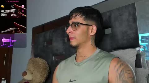 Snapshot of camilo_ospina_ chatting on September 12, 2025, 6:02 am   INDEPENDENT MODEL online show from September 12, 2025, 6:02 am