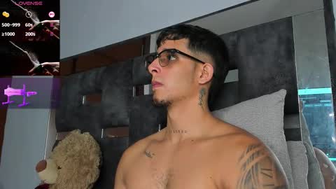 Snapshot of camilo_ospina_ chatting on October 22, 2025, 6:02 am   INDEPENDENT MODEL online show from October 22, 2025, 6:02 am