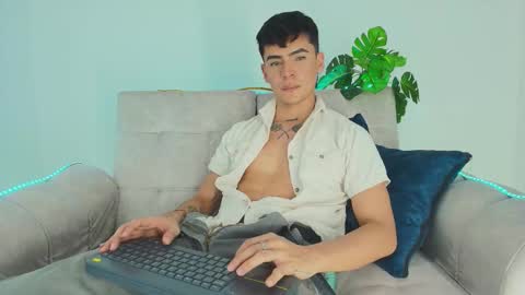 Snapshot of camilo_xcam chatting on September 16, 2025, 6:09 pm CAMILO online show from September 16, 2025, 6:09 pm