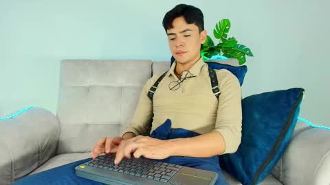 Snapshot of camilo_xcam chatting on September 24, 2025, 8:34 pm CAMILO online show from September 24, 2025, 8:34 pm