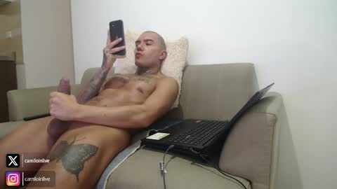 Snapshot of camiloinlive chatting on December 22, 2025, 4:04 pm camiloinlive online show from December 22, 2025, 4:04 pm