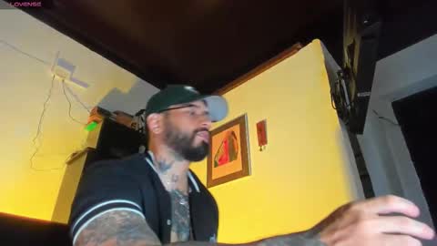 Snapshot of camilomayer chatting on September 21, 2025, 11:12 am Camilo online show from September 21, 2025, 11:12 am