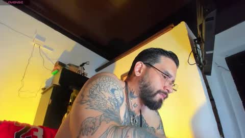 Snapshot of camilomayer chatting on October 5, 2025, 2:04 pm Camilo online show from October 5, 2025, 2:04 pm