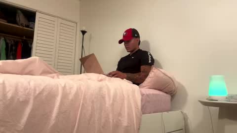 camilooo_cb online show from November 4, 2025, 4:11 am