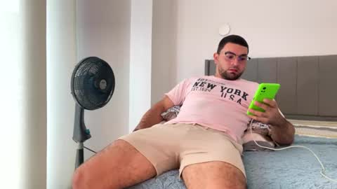 camilor_30 online show from August 3, 2026, 12:43 pm