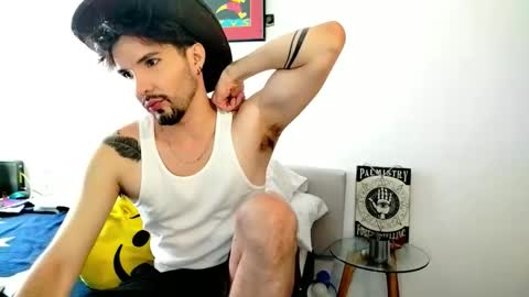 Snapshot of camilosaennz chatting on November 9, 2025, 5:00 pm camilo online show from November 9, 2025, 5:00 pm