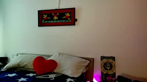 Snapshot of camilosaennz chatting on November 16, 2025, 5:40 pm camilo online show from November 16, 2025, 5:40 pm