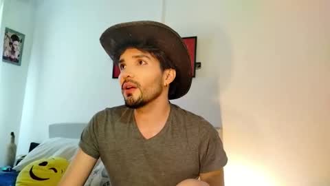 Snapshot of camilosaennz chatting on December 1, 2025, 8:03 pm camilo online show from December 1, 2025, 8:03 pm