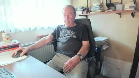 Cammee online show from July 19, 2026, 1:26 pm