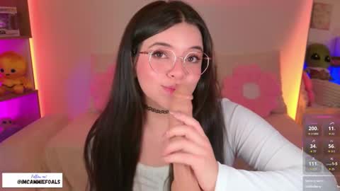   Lets reach 200 thumbs up  online show from November 9, 2025, 7:34 pm