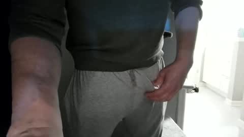 cammyman6900 online show from April 30, 2026, 3:57 am