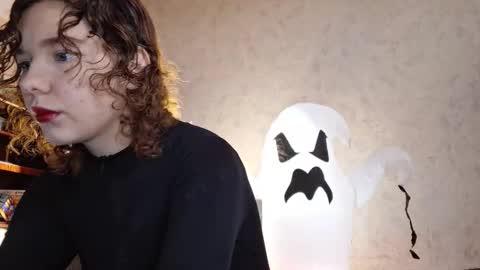 Snapshot of cammyrose_ chatting on October 19, 2025, 11:44 am cammyrose_ online show from October 19, 2025, 11:44 am