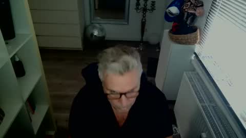 camunication online show from October 1, 2025, 8:09 am