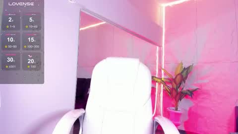 Snapshot of camyfoxx chatting on November 7, 2025, 11:43 am Camy online show from November 7, 2025, 11:43 am