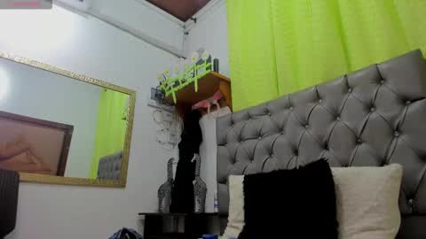 Snapshot of candi_afrodita chatting on October 23, 2025, 4:50 pm candi afrodita online show from October 23, 2025, 4:50 pm