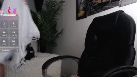 Snapshot of candiapole chatting on September 13, 2025, 1:11 pm Candy  online show from September 13, 2025, 1:11 pm