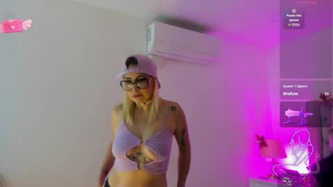 Candie  online show from April 28, 2026, 12:43 pm