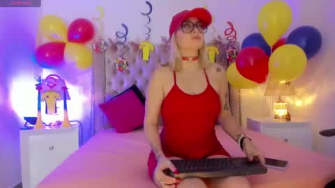 Snapshot of candiegilson__ chatting on June 14, 2026, 1:02 pm Candie online show from June 14, 2026, 1:02 pm