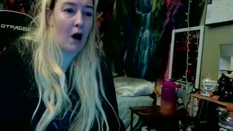 Candi online show from June 10, 2026, 1:17 am