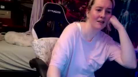 Candi online show from June 17, 2026, 1:08 am