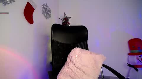 Snapshot of candy_canee chatting on December 19, 2024, 5:40 pm online show from December 19, 2024, 5:40 pm