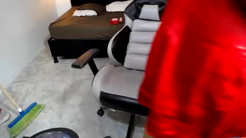 Snapshot of candy_hairy chatting on January 31, 2025, 10:20 am candy online show from January 31, 2025, 10:20 am