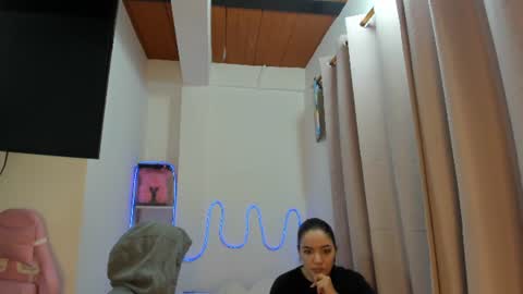 candy_kitty7343 online show from June 18, 2026, 5:19 am